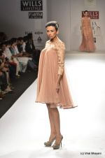 Model walk the ramp for Sakshee Pradhan Show at Wills Lifestyle India Fashion Week 2012 day 2 on 7th Oct 2012 (18).JPG